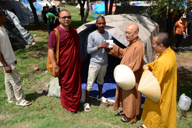 Tin nhanh 2: Đoàn Phật giáo Việt Nam cứu trợ nạn nhân động đất tại Nepal