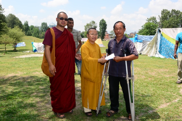 Tin nhanh 2: Đoàn Phật giáo Việt Nam cứu trợ nạn nhân động đất tại Nepal