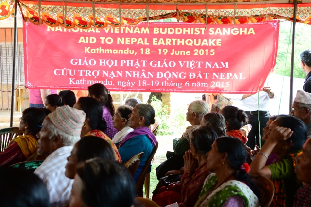 Tin nhanh 2: Đoàn Phật giáo Việt Nam cứu trợ nạn nhân động đất tại Nepal