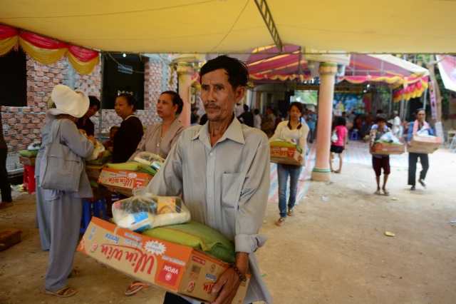 Quỹ Đạo Phật Ngày Nay: Chương trình từ thiện tại Campuchia tháng 04-2015