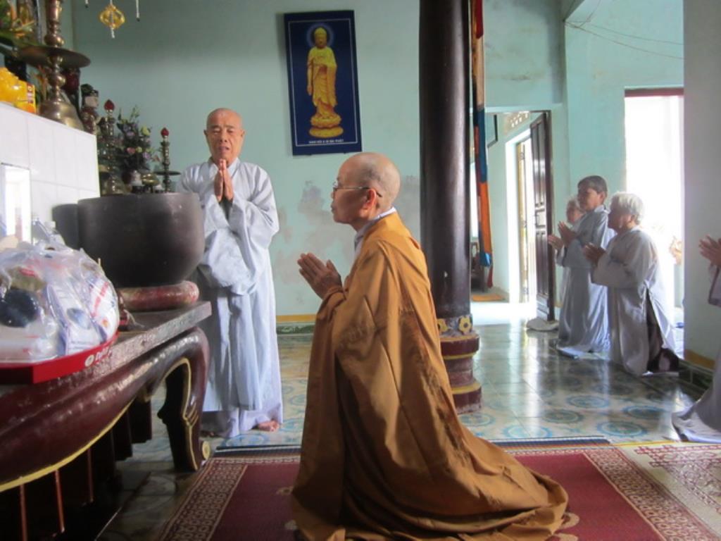 Phật tử chùa Đức Hòa hành hương cúng dường An cư kiết hạ
