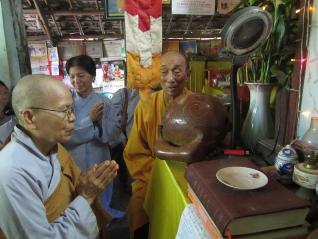 Phật tử chùa Đức Hòa hành hương cúng dường An cư kiết hạ