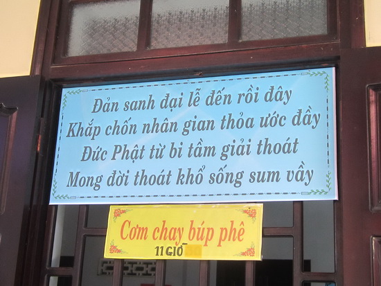 Khánh Hòa: Chùa Nam Hòa tổ chức tiệc buffet miễn phí nhân Phật đản PL 2559