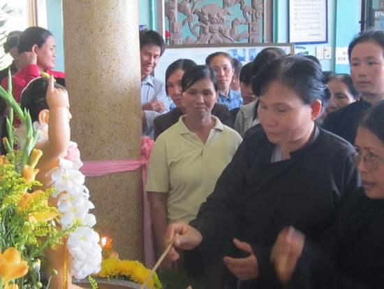 Khánh Hòa: Chùa Nam Hòa tổ chức tiệc buffet miễn phí nhân Phật đản PL 2559