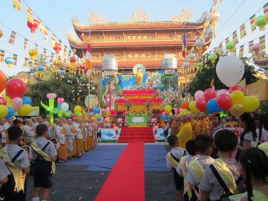 Khánh Hòa: Phật giáo thị xã Ninh Hòa trang nghiêm tổ chức Đại lễ Phật đản PL. 2559