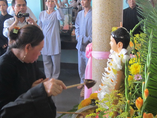 Khánh Hòa: Chùa Nam Hòa tổ chức tiệc buffet miễn phí nhân Phật đản PL 2559