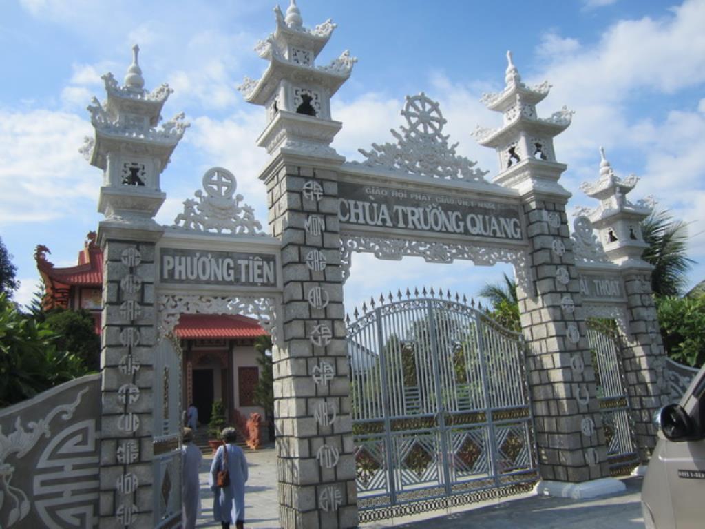 Phật tử chùa Đức Hòa hành hương cúng dường An cư kiết hạ