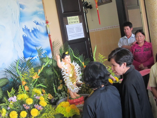 Khánh Hòa: Chùa Nam Hòa tổ chức tiệc buffet miễn phí nhân Phật đản PL 2559