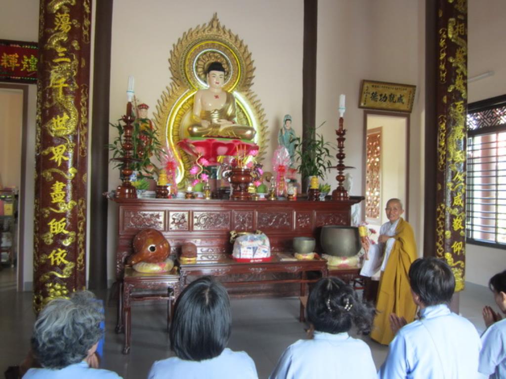 Phật tử chùa Đức Hòa hành hương cúng dường An cư kiết hạ
