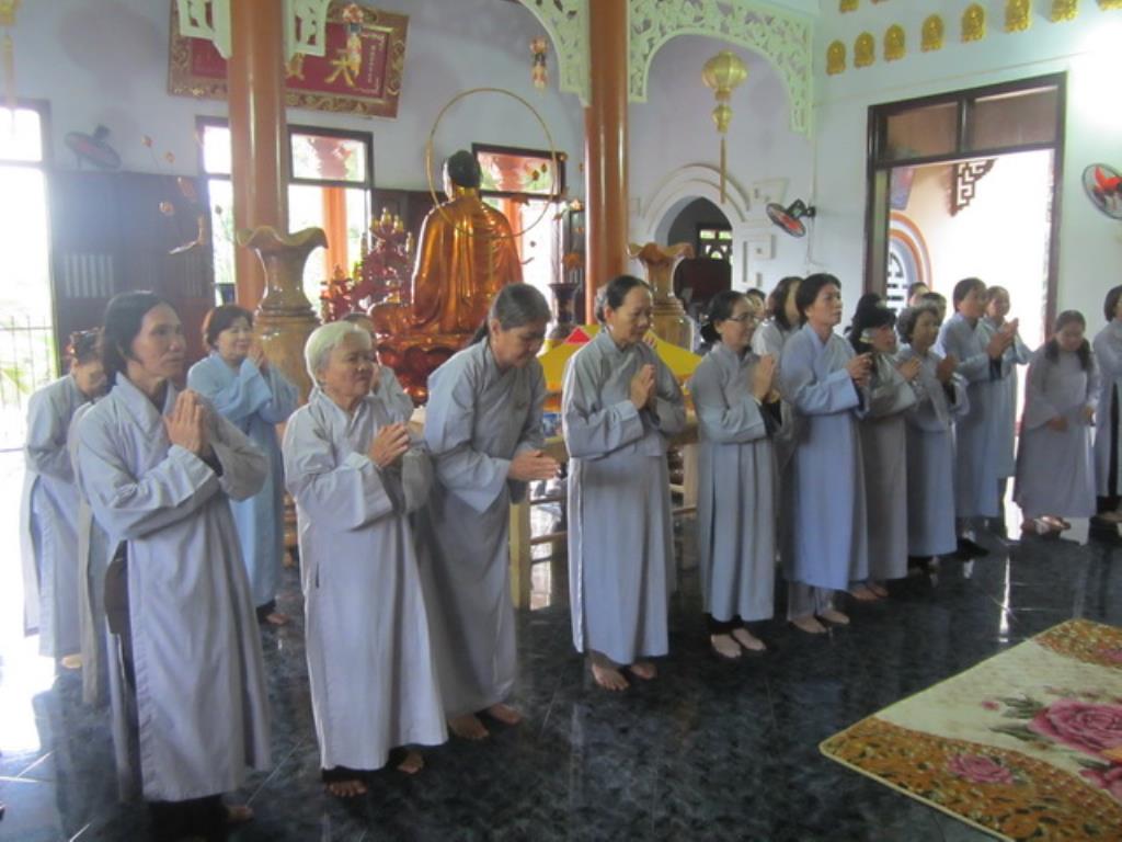Phật tử chùa Đức Hòa hành hương cúng dường An cư kiết hạ
