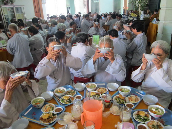 Khánh Hòa: Hơn 200 Phật tử về cộng tu ở chùa Đại Phước