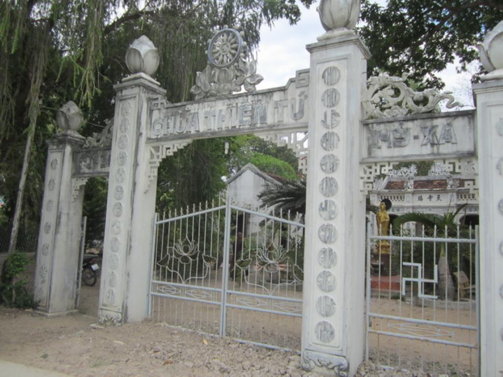 Phật tử chùa Đức Hòa hành hương cúng dường An cư kiết hạ