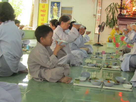 Khánh Hoà: “Một ngày an lạc” tại chùa Linh Sơn Pháp Ấn