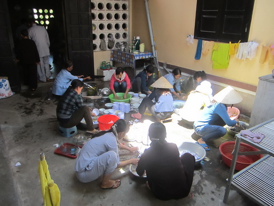 Khánh Hòa: Chùa Nam Hòa tổ chức tiệc buffet miễn phí nhân Phật đản PL 2559