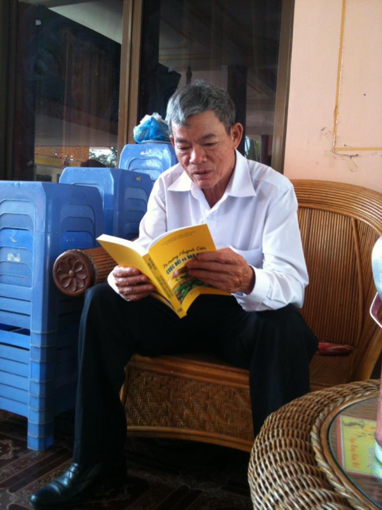 Lãnh đạo thành phố Nha Trang thăm, tặng quà các tự viện nhân Phật đản PL.2559