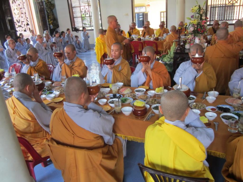 BTS Phật giáo tỉnh Khánh Hòa thăm trường hạ thị xã Ninh Hòa