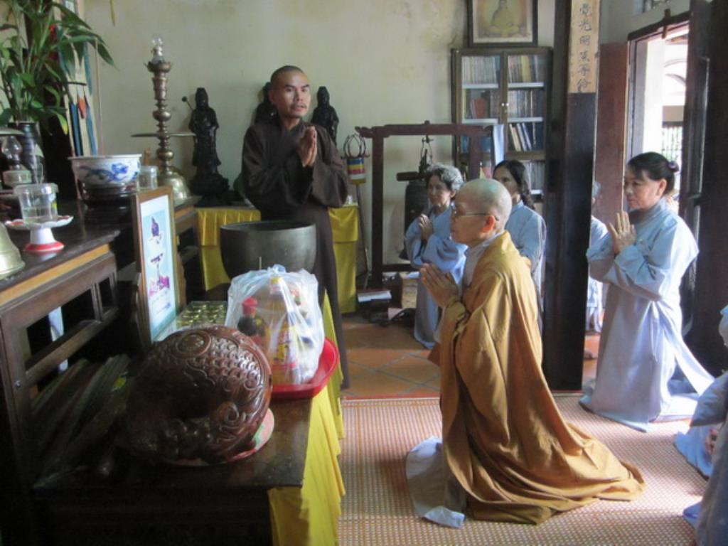 Phật tử chùa Đức Hòa hành hương cúng dường An cư kiết hạ