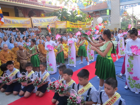 Khánh Hòa: Phật giáo thị xã Ninh Hòa trang nghiêm tổ chức Đại lễ Phật đản PL. 2559