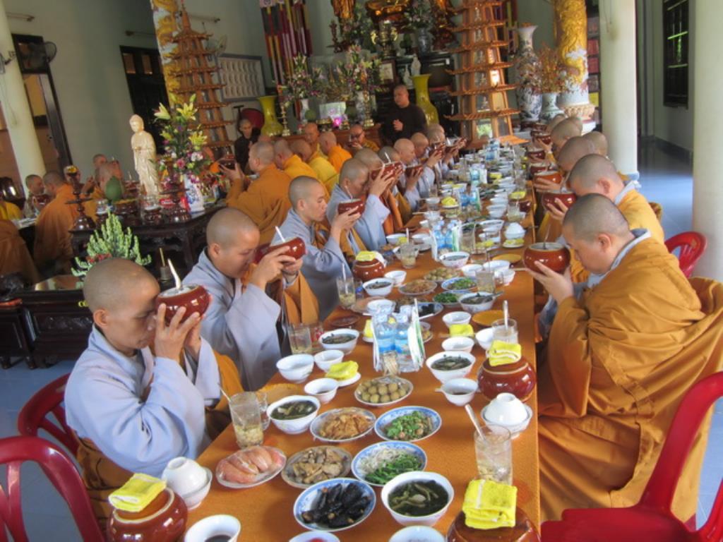 BTS Phật giáo tỉnh Khánh Hòa thăm trường hạ thị xã Ninh Hòa