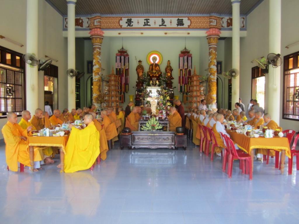 BTS Phật giáo tỉnh Khánh Hòa thăm trường hạ thị xã Ninh Hòa