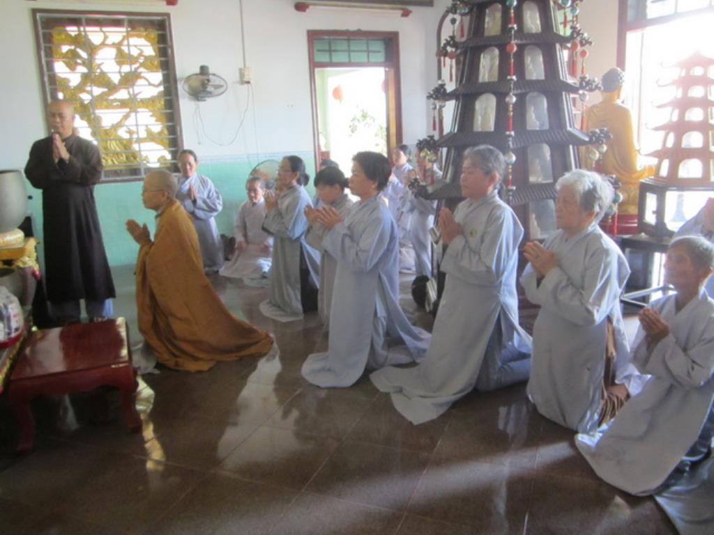 Phật tử chùa Đức Hòa hành hương cúng dường An cư kiết hạ