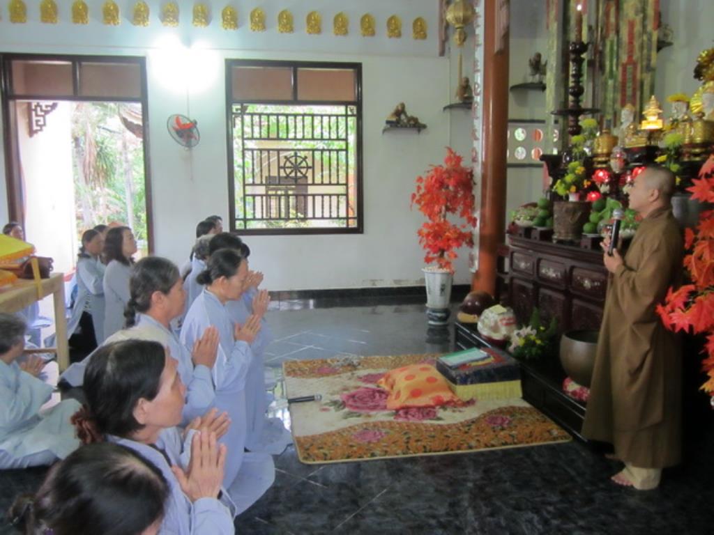 Phật tử chùa Đức Hòa hành hương cúng dường An cư kiết hạ