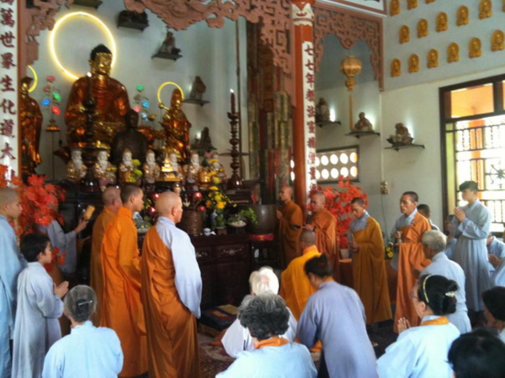 Khóa tu Bát quan trai tại Tổ đình Sắc Tứ Thiên Bửu