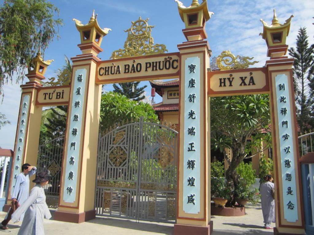 Phật tử chùa Đức Hòa hành hương cúng dường An cư kiết hạ