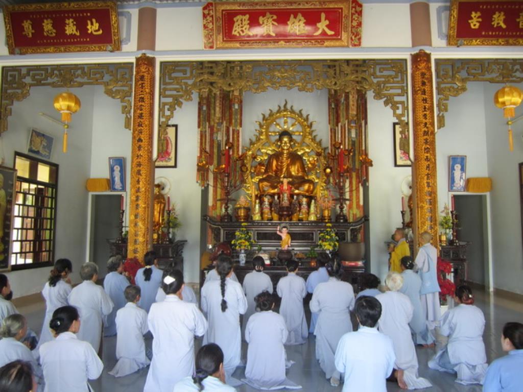 Phật tử chùa Đức Hòa hành hương cúng dường An cư kiết hạ