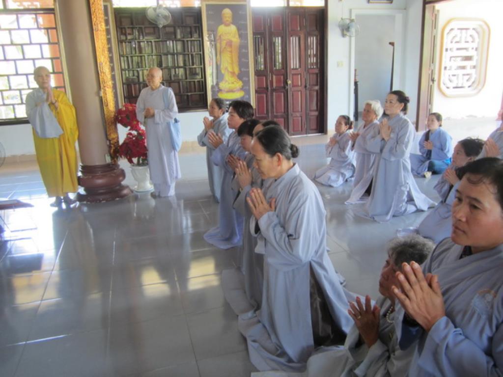 Phật tử chùa Đức Hòa hành hương cúng dường An cư kiết hạ