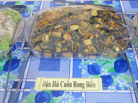 Khánh Hòa: Chùa Nam Hòa tổ chức tiệc buffet miễn phí nhân Phật đản PL 2559
