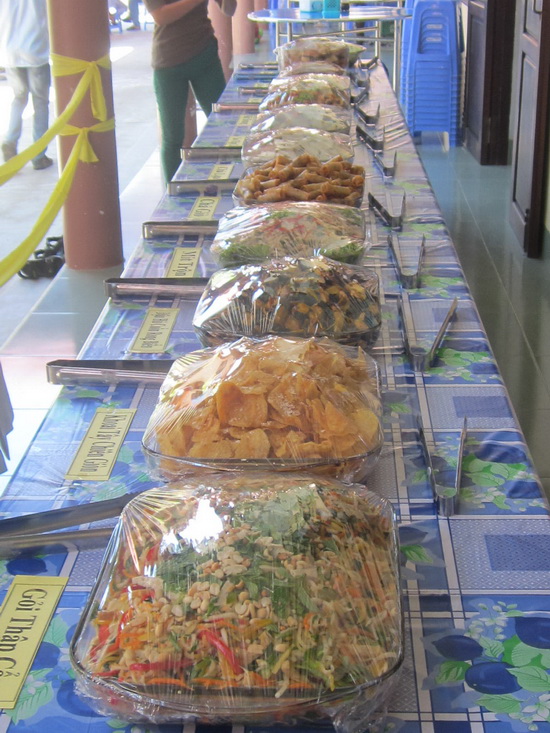 Khánh Hòa: Chùa Nam Hòa tổ chức tiệc buffet miễn phí nhân Phật đản PL 2559