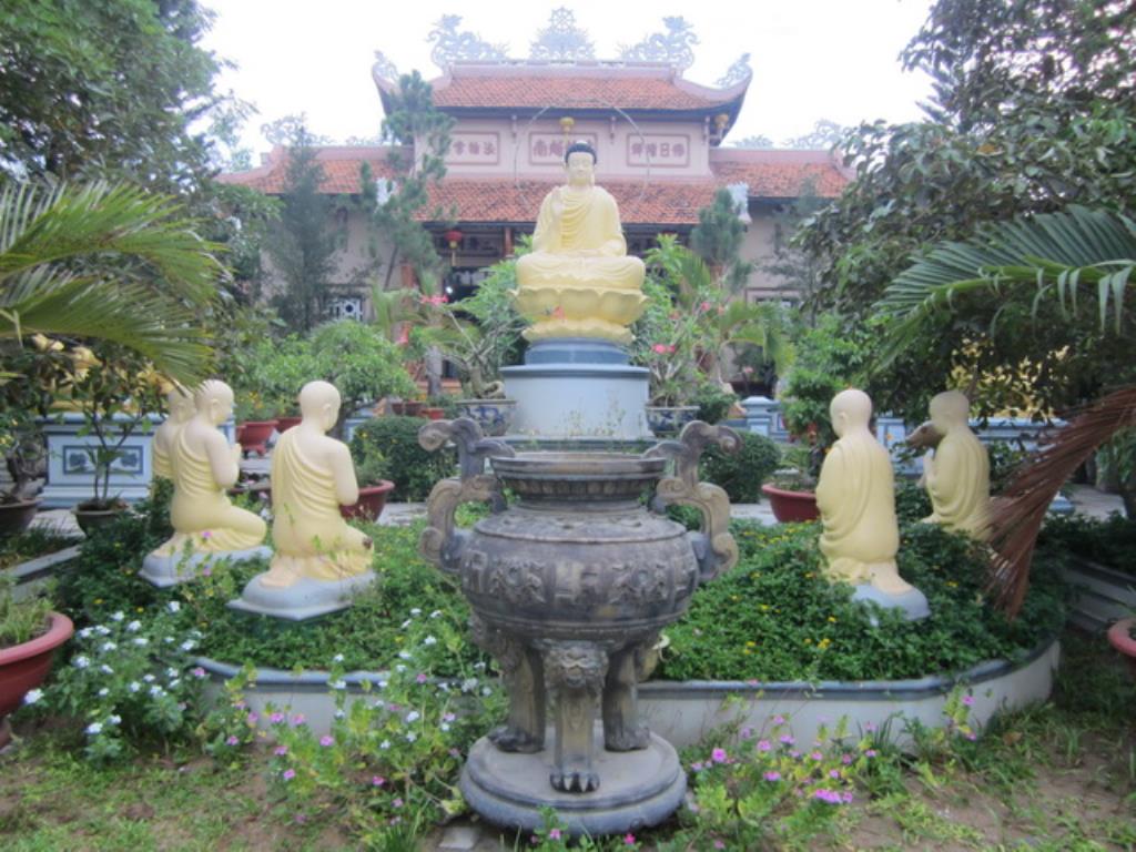 Phật tử chùa Đức Hòa hành hương cúng dường An cư kiết hạ