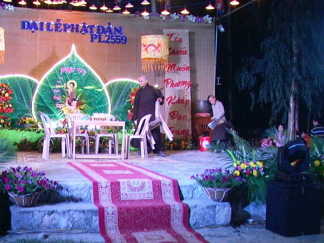 Khánh Hòa: Chùa Linh Quang diễu hành Rước Phật,  Văn nghệ kính mừng Phật đản