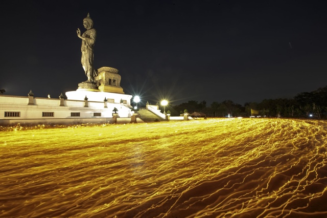 Rực rỡ đêm cầu nguyện nhân lễ Makha Bucha tại Dhammakaya - Thái Lan