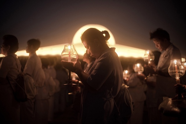 Rực rỡ đêm cầu nguyện nhân lễ Makha Bucha tại Dhammakaya - Thái Lan