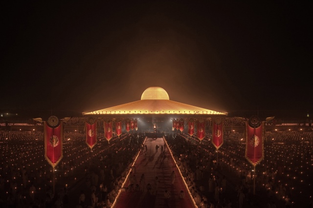 Rực rỡ đêm cầu nguyện nhân lễ Makha Bucha tại Dhammakaya - Thái Lan