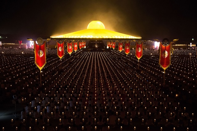 Rực rỡ đêm cầu nguyện nhân lễ Makha Bucha tại Dhammakaya - Thái Lan