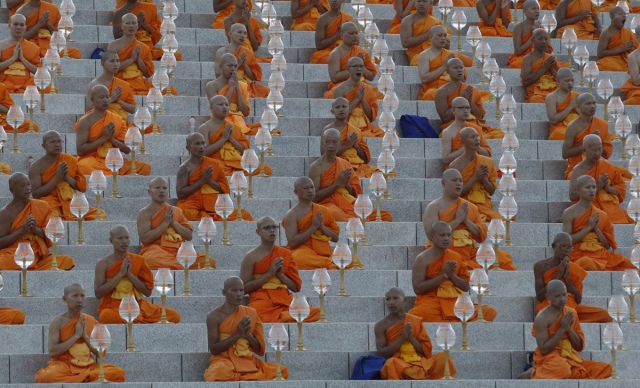 Rực rỡ đêm cầu nguyện nhân lễ Makha Bucha tại Dhammakaya - Thái Lan