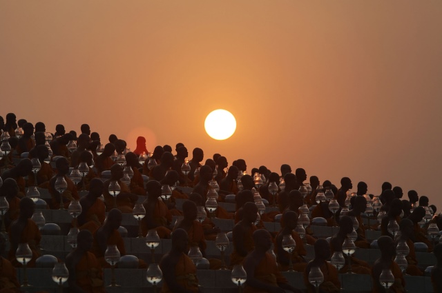 Rực rỡ đêm cầu nguyện nhân lễ Makha Bucha tại Dhammakaya - Thái Lan
