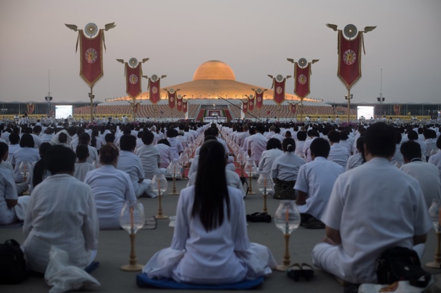 Rực rỡ đêm cầu nguyện nhân lễ Makha Bucha tại Dhammakaya - Thái Lan