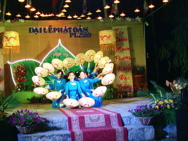 Khánh Hòa: Chùa Linh Quang diễu hành Rước Phật,  Văn nghệ kính mừng Phật đản