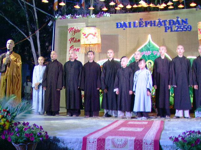 Khánh Hòa: Chùa Linh Quang diễu hành Rước Phật,  Văn nghệ kính mừng Phật đản