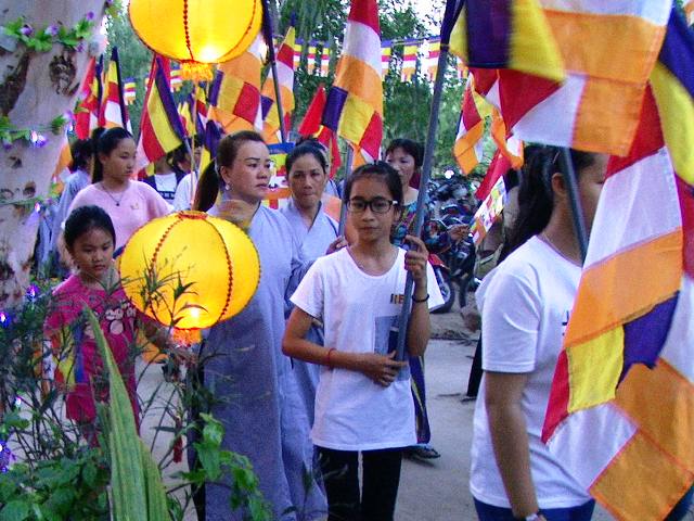 Khánh Hòa: Chùa Linh Quang diễu hành Rước Phật,  Văn nghệ kính mừng Phật đản