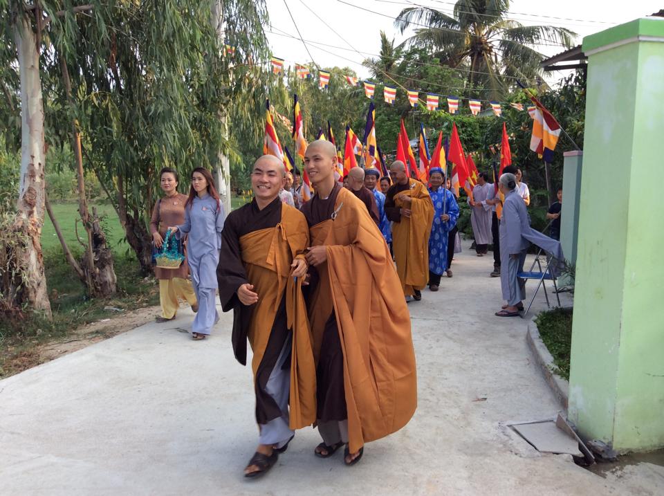 Khánh Hòa: Chùa Linh Quang diễu hành Rước Phật,  Văn nghệ kính mừng Phật đản