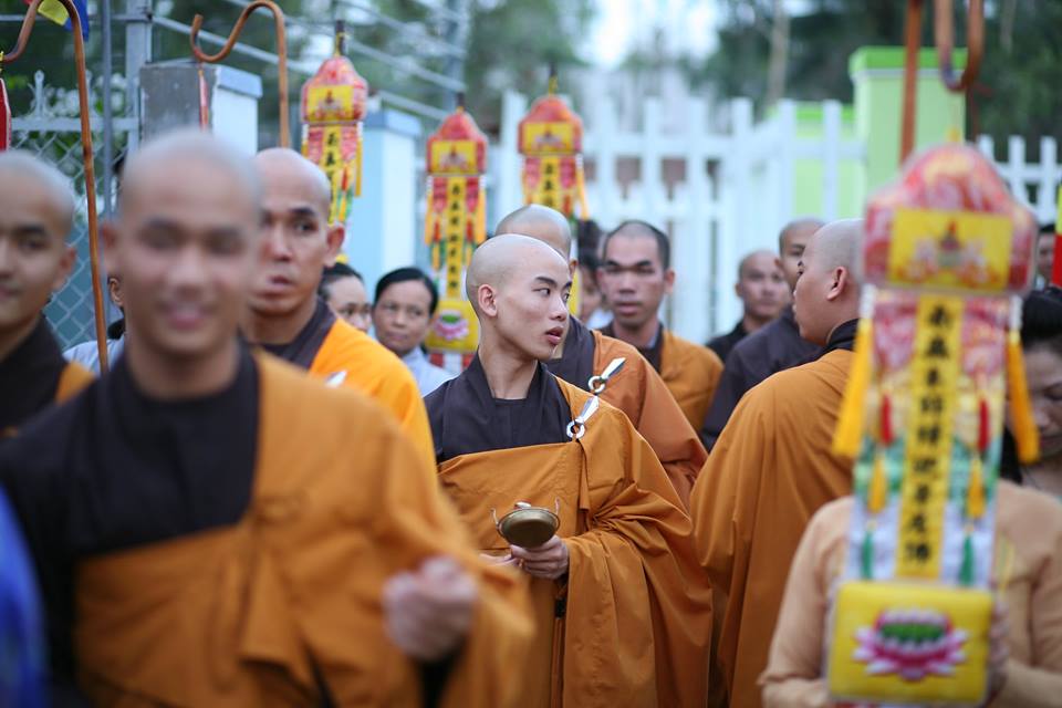 Khánh Hòa: Chùa Linh Quang diễu hành Rước Phật,  Văn nghệ kính mừng Phật đản