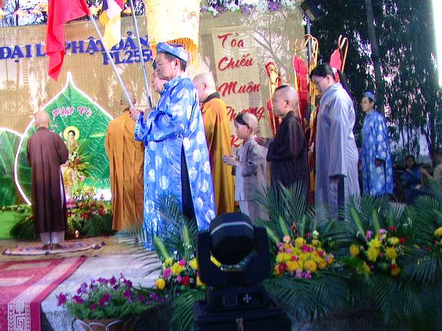 Khánh Hòa: Chùa Linh Quang diễu hành Rước Phật,  Văn nghệ kính mừng Phật đản