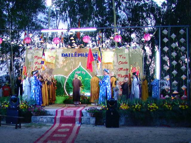 Khánh Hòa: Chùa Linh Quang diễu hành Rước Phật,  Văn nghệ kính mừng Phật đản