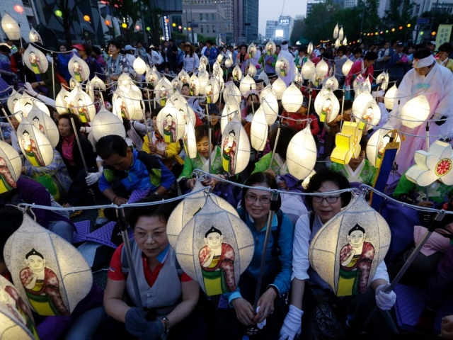 Hàn Quốc: Lung linh lễ hội đèn lồng mừng Phật đản tại trung tâm Seoul