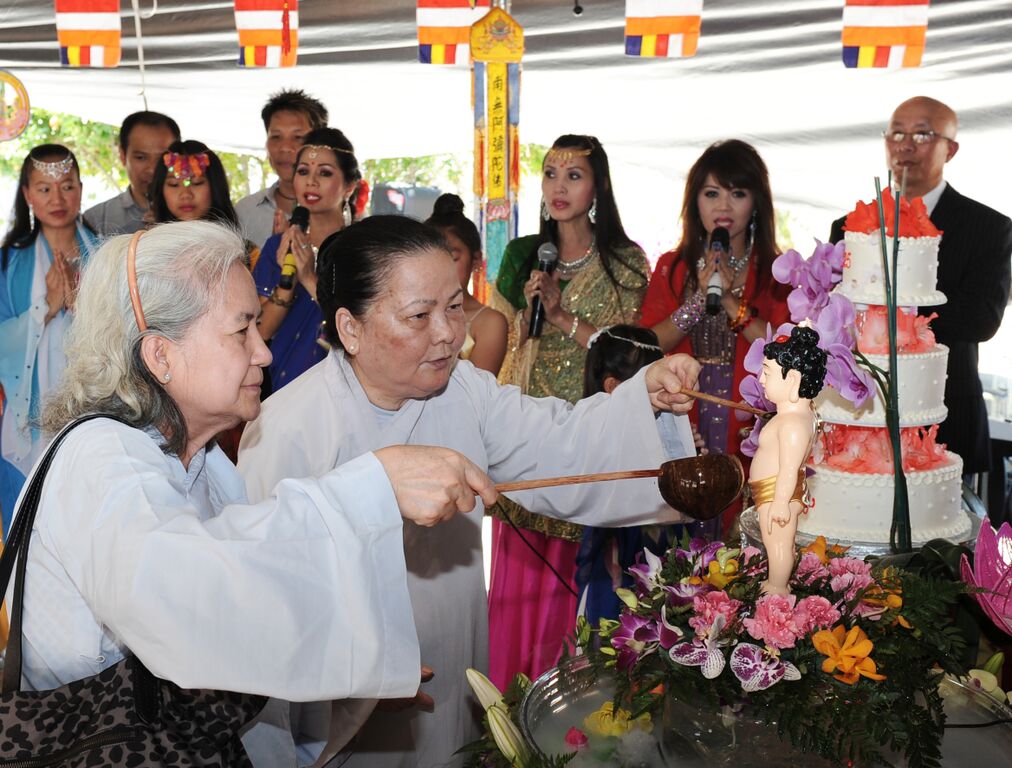 Hoa Kỳ: đại lễ Phật đản muộn nhất tại Tu Viện Huyền Không, San Jose Pl 2559